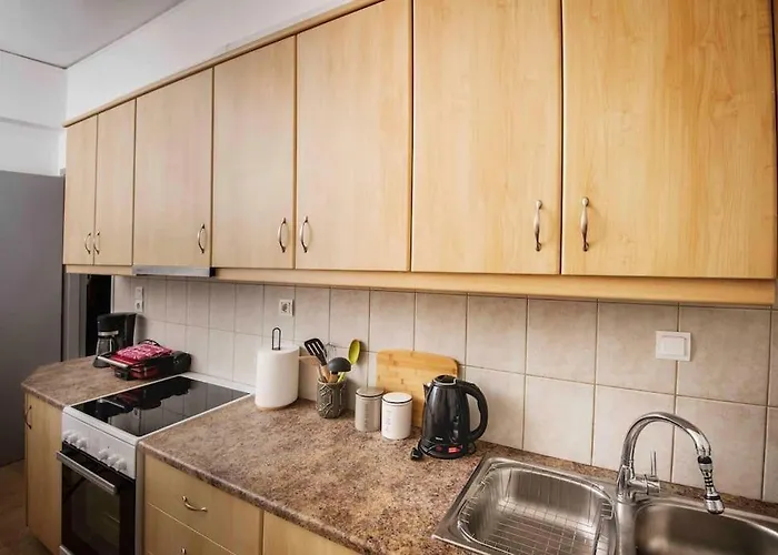 Lovely,Central, Spacious 2-Bedrooms Apartment
