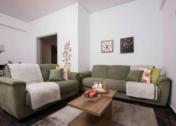 Lovely,Central, Spacious 2-Bedrooms Apartment