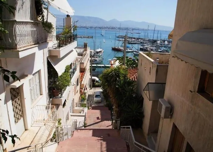 Lovely,Central, Spacious 2-Bedrooms Apartment