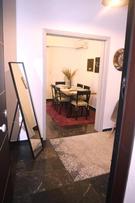 Lovely,central, Spacious 2-bedrooms Apartment *