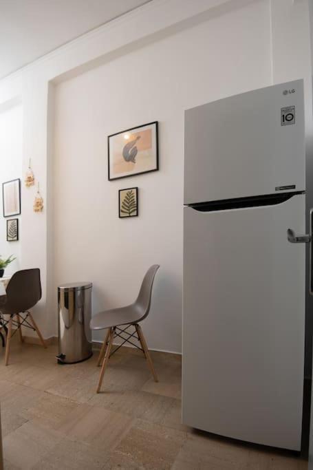 Lovely,central, Spacious 2-bedrooms Apartment *