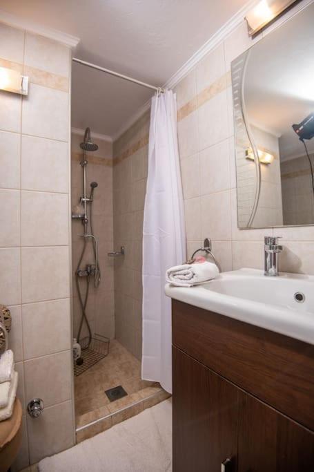 Lovely,central, Spacious 2-bedrooms