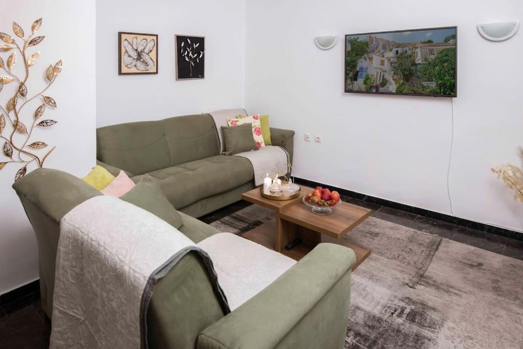 Apartment Lovely,central, Spacious 2-bedrooms *